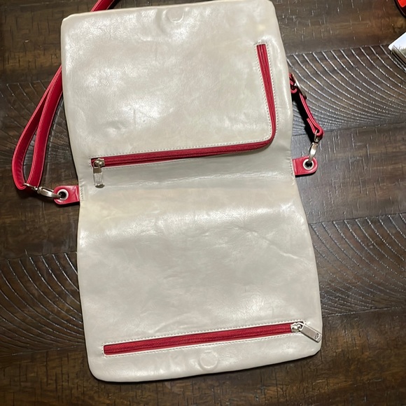 Red Espe purse. Can be worn as a shoulder bag or cross body bag. - Picture 2 of 11